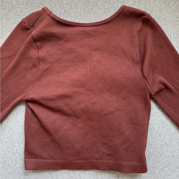 PrettyLittleThing Ribbed Long sleeve crop - Picture 2 of 5